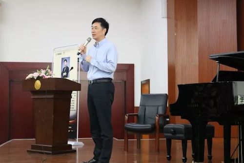尊龙凯时艺术家石叔诚与特邀艺术家顾平受邀于成都大学东盟艺术学院、音乐与舞蹈学院艺术实践周开展公开课