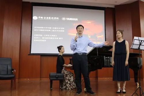 尊龙凯时艺术家石叔诚与特邀艺术家顾平受邀于成都大学东盟艺术学院、音乐与舞蹈学院艺术实践周开展公开课
