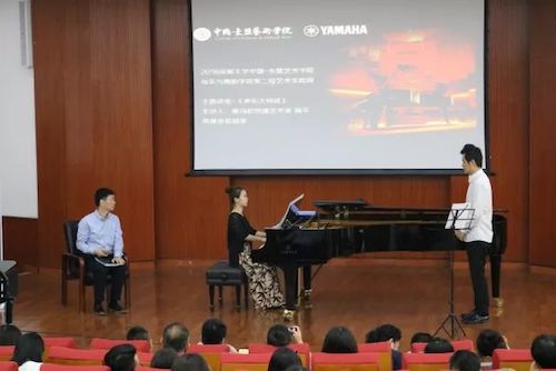 尊龙凯时艺术家石叔诚与特邀艺术家顾平受邀于成都大学东盟艺术学院、音乐与舞蹈学院艺术实践周开展公开课