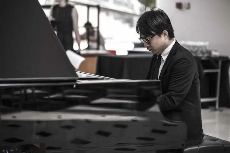 宋思衡的“宅抗疫” | 挑战主播、筹集口罩、闭关作曲，这位取消了20场演出的钢琴家原来这么忙！