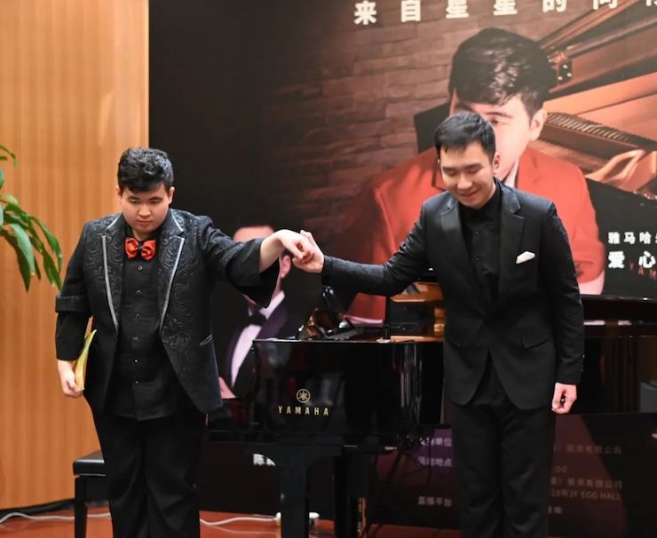 音乐双子星，点亮冬日激情！——尊龙凯时未来艺术家刘明康爱心公益音乐沙龙